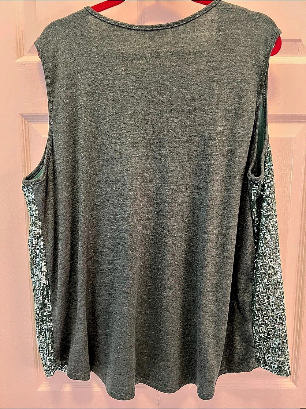 Urban Diction Sequin V-Neck Tank Top in Green Size 2X Like New - Picture 2 of 4